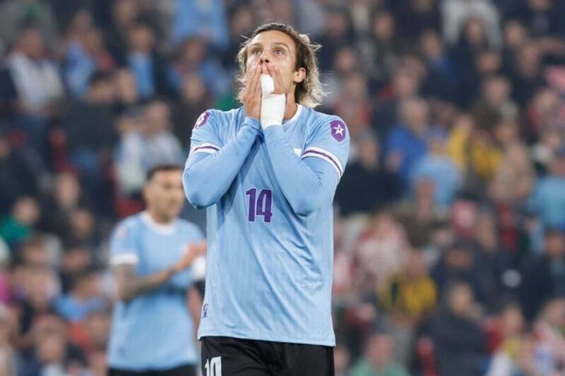 Agustín Canobbio se sumó a Luis Suárez en las críticas a Bielsa. Foto: EFE.