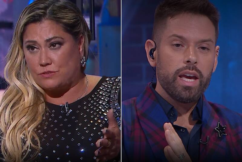 La gemela se lanzó contra el periodista. Créditos: Captura Mega