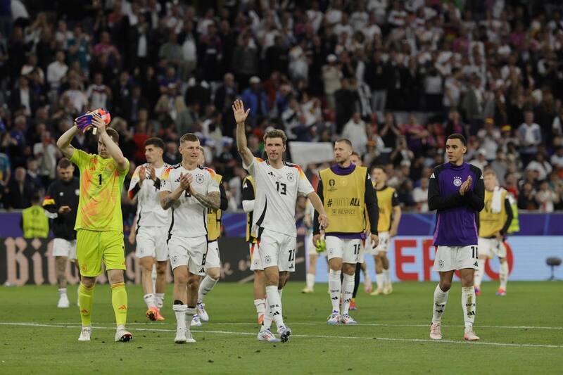 le ganó 5-1 a Escocia en el debut de la Eurocopa.