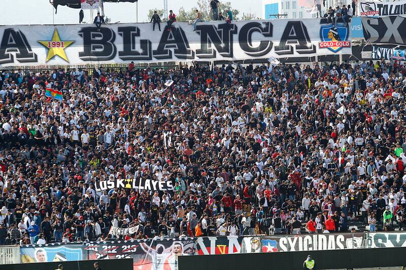 Hubo desmanes fuera del Estadio Monumental.