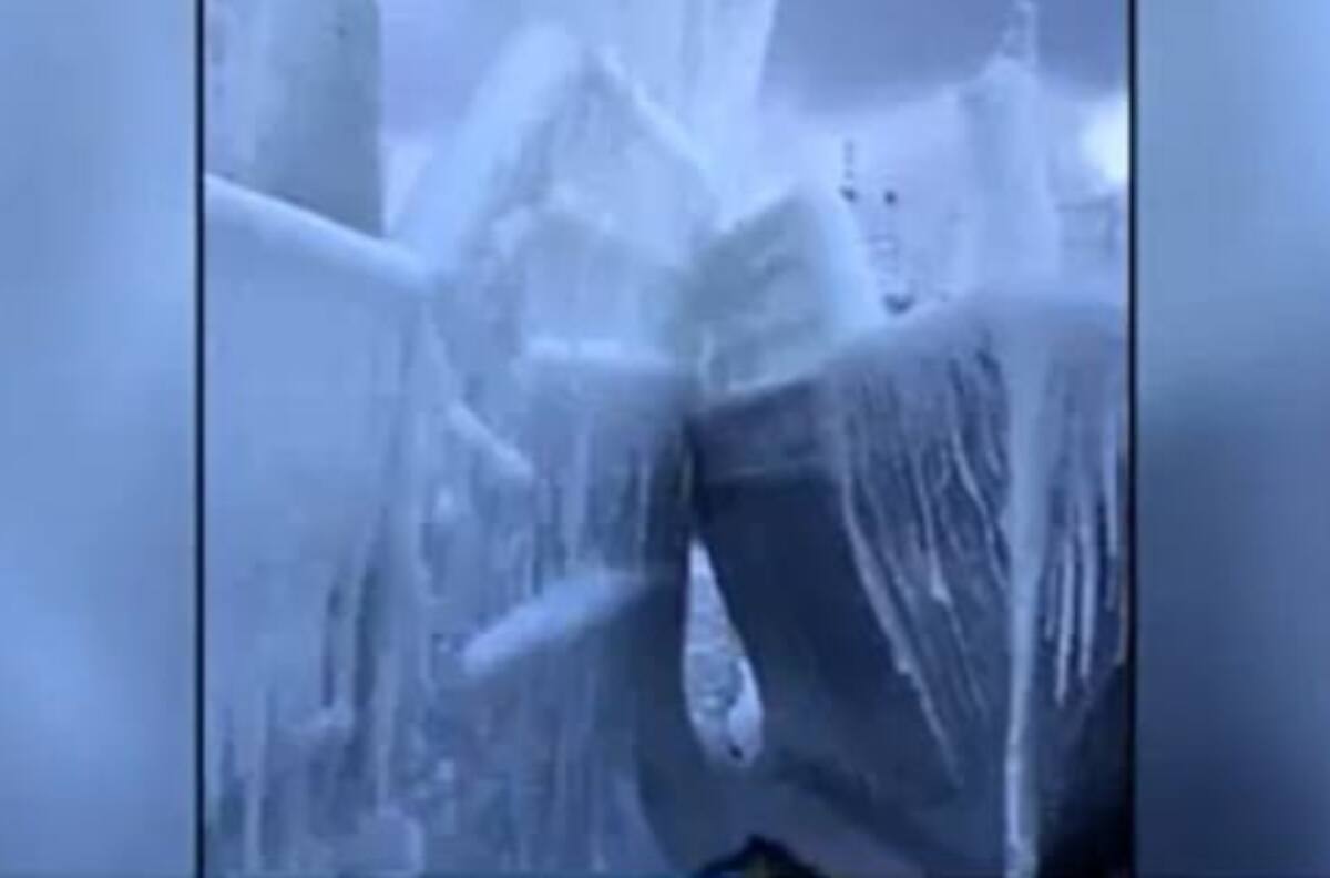 VIDEO | "Trampa de hielo": Barcos se congelan por completo al enfrentar una gran tormenta en Rusia