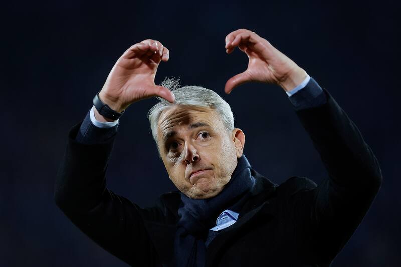 El entrenador de Universidad Católica no ha respondido a las expectativas en cuanto a resultados. Y menos a darle una identidad al juego del equipo.