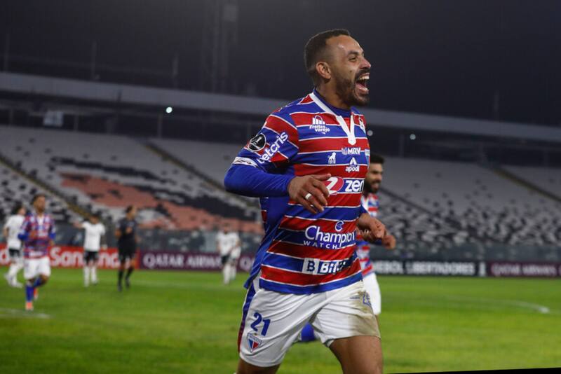 Colo Colo ante Fortaleza jugó con el estadio vacío (Foto: Photosport)