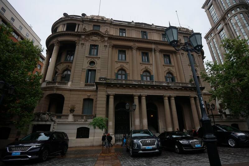 fue fundado en 1865 y fue un importante centro de reuniones políticas y sociales.