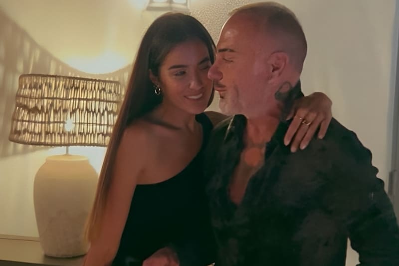 El multimillonario italiano celebró su cumpleaños 56 al lado de Sharon Fonseca, su hija Blu y sus amigos.