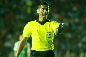 El polémico historial del árbitro boliviano que dirigirá a Everton en Copa Libertadores