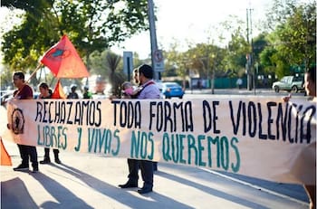 Con un bloque de cemento: Movilh denuncia brutal ataque contra pareja lesbiana en Santiago