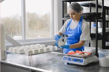 Conoce si recibes en abril los $44.000 que entrega el Sence a mujeres trabajadoras