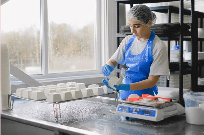 Conoce cuáles son los requisitos para acceder al Bono al Trabajo de la Mujer y cómo postular a este beneficio. Créditos: Canva