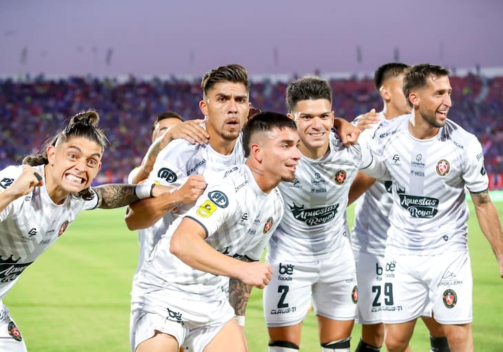 Clave por la punta de la Liga de Primera: el partido que irá gratis por TV este fin de semana