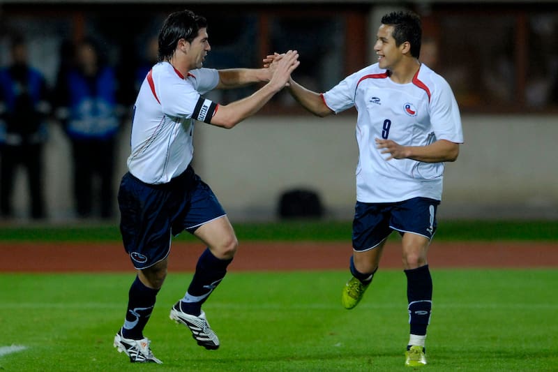 son dos de los cinco chilenos que saltaron del fútbol nacional a River Plate directo. (Foto: Aton)