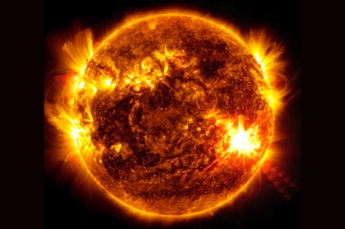 NASA comparte impactantes imágenes de llamaradas solares: fenómeno podría causar apagones en la Tierra