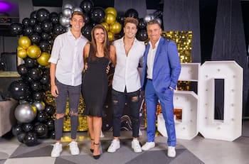 "Es un día muy especial": Fernando Solabarrieta e Ivette Vergara comparten especial carrete con sus hijos Iñaki y Maite