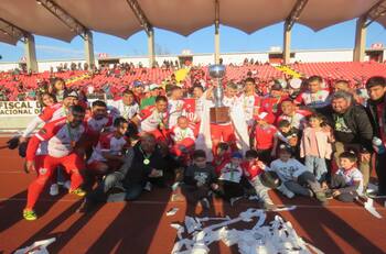 Integró un equipo histórico de la UC y ahora logró un nuevo título en el fútbol chileno