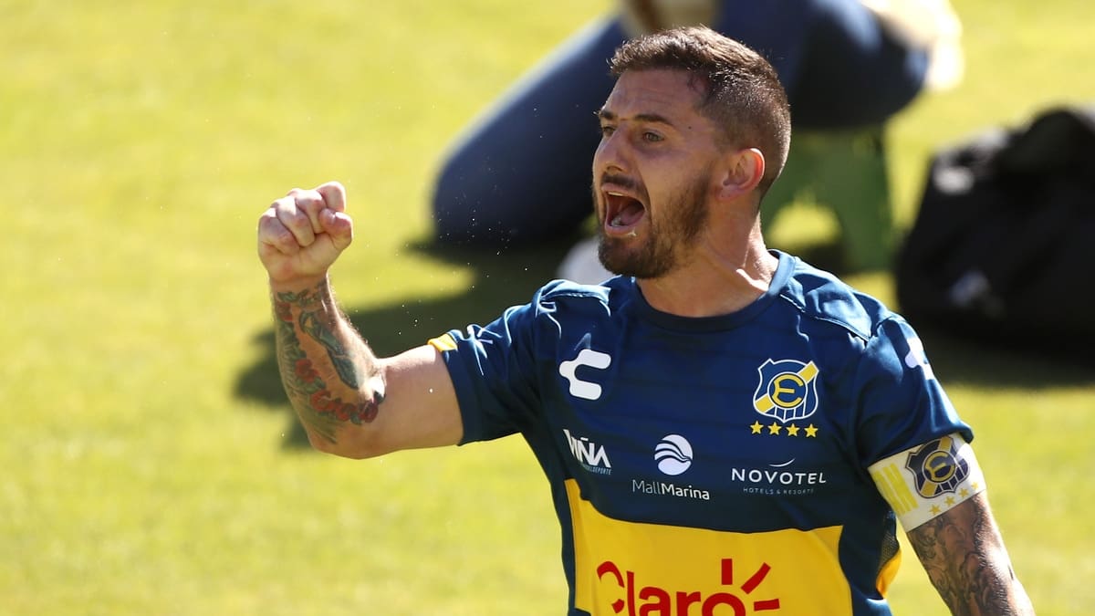 Juan Cuevas aún no renueva con Everton y maneja una oferta de un equipo de Santiago