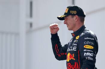 Max Verstappen aprovechó la debacle de Ferrari para ganar el Gran Premio de Azerbaiyán