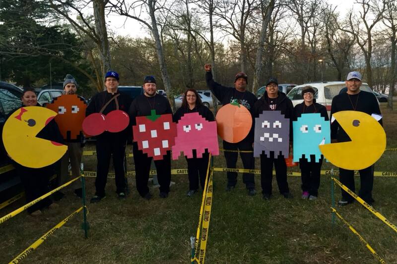 Tú y tus amigos pueden lucirse recreando el popular juego de arcade este Halloween. Créditos: Pinterest.
