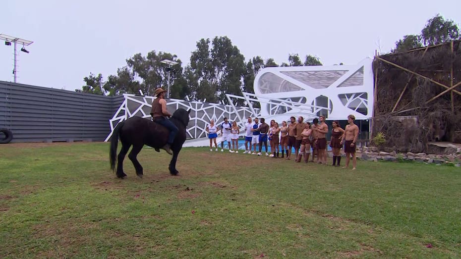 El deportista llega a Mundos Opuestos.