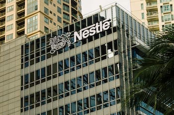 Nestlé sube precios de dos de sus productos más populares para contrarrestar aranceles de Trump