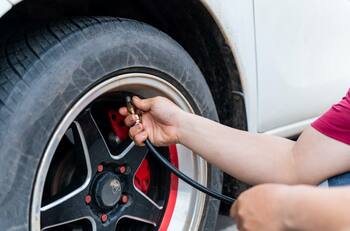 ¿Sabes cuál es la presión de neumáticos adecuada para tu vehículo?