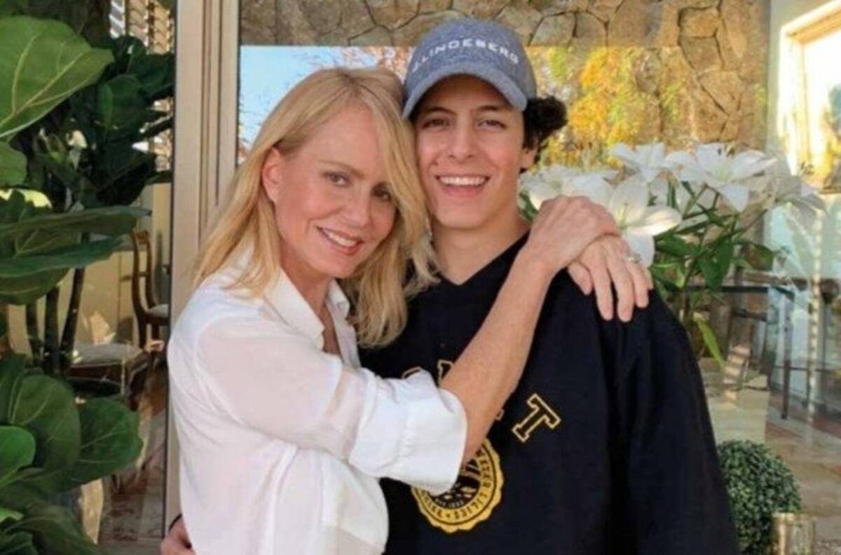 Máximo Menem comparte antigua fotografía para saludar a Cecilia Bolocco en el día de la madre
