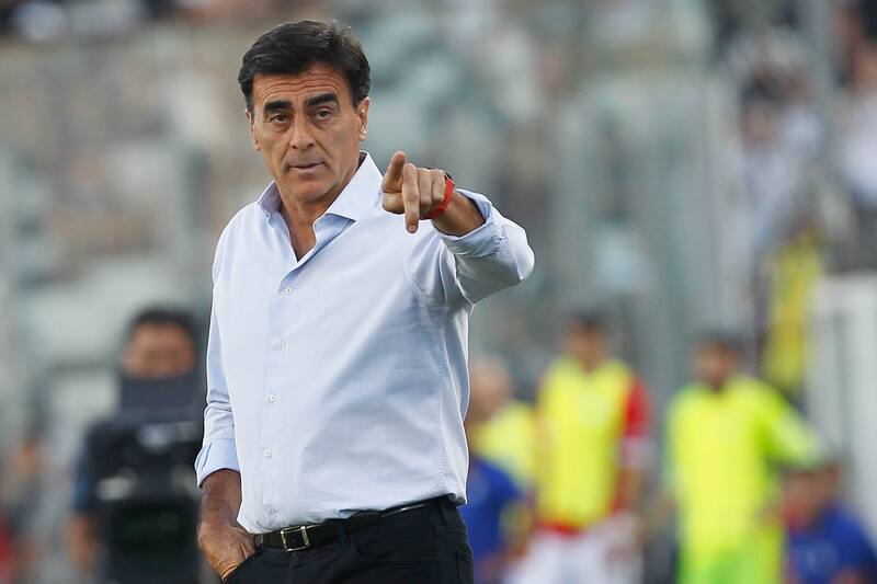 Gustavo Quinteros tiene un lindo problema en la zona de centrales (Foto: Aton)
