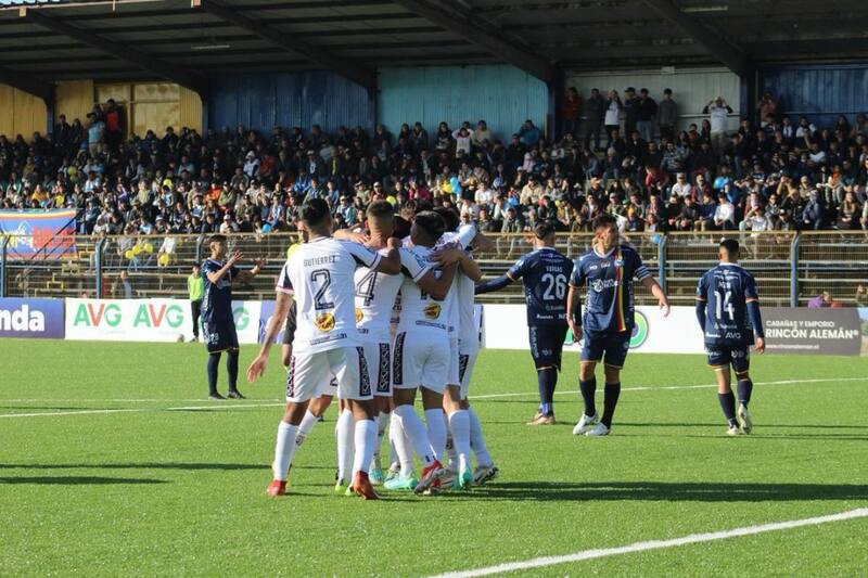 es el líder de Segunda División. Foto: Deportes Melipilla.