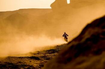 Día negro en el Dakar: Piloto ayudado por "Chaleco" López fallece en su traslado a Francia