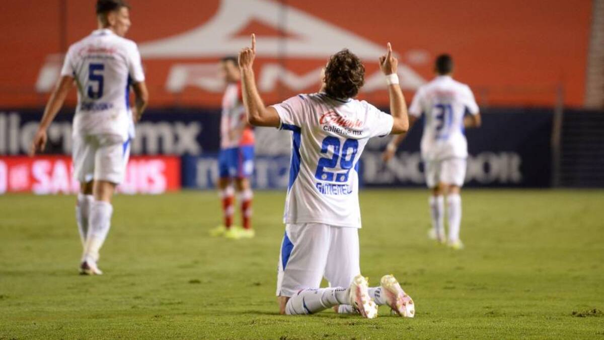 Cruz Azul ganó y quedó puntero en Liga MX con Lichnovsky de figura