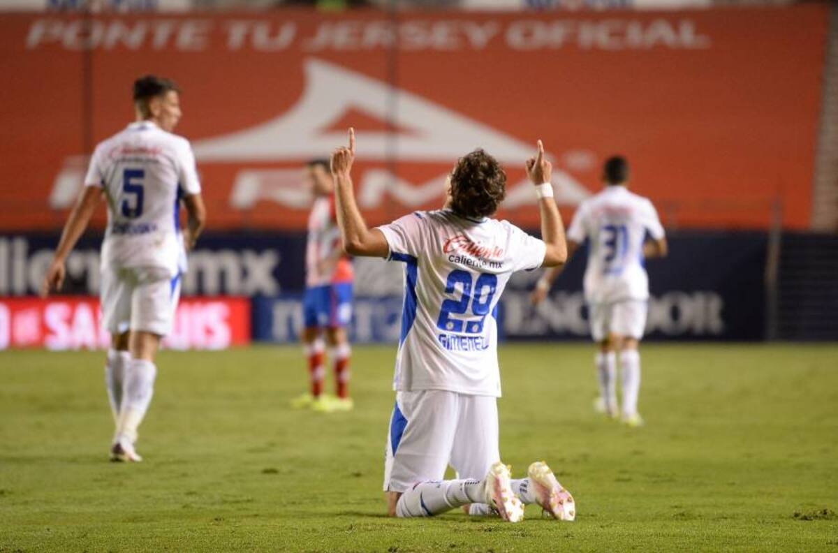 Cruz Azul ganó y quedó puntero en Liga MX con Lichnovsky de figura