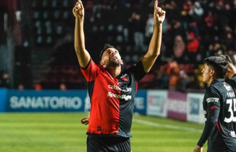 Wanchope Ábila jugando en Colón.