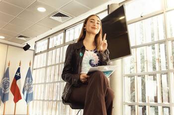 ¿Quién es Julieta Martínez, la joven chilena que alza la voz de las niñas ante el cambio climático?