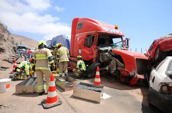 Ruta 5 Norte: choque múltiple dejó un fallecido y 17 lesionados