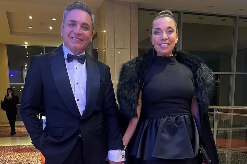 celebran 30 años de matrimonio.