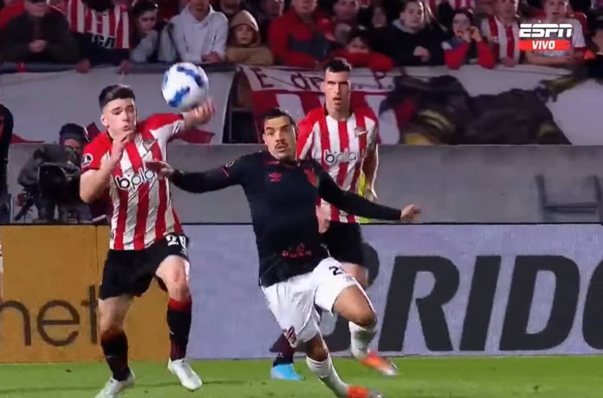 VÍDEO | La participación clave de recordado ex jugador de Santiago Wanderers en clasificación del Paranaense a semis de Copa Libertadores