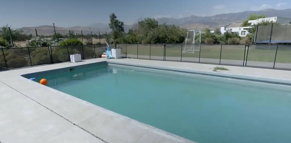 La piscina de Lucila Vit. Créditos: Pantallazo CHV