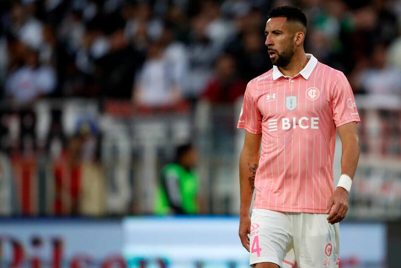 Mauricio Isla se fue de Universidad Católica. Foto: Aton.