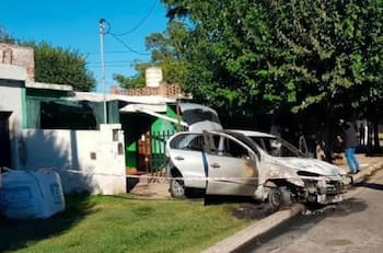 Venganza mortal: Mujer murió al incendiar auto de su ex pareja tras haber terminado con ella