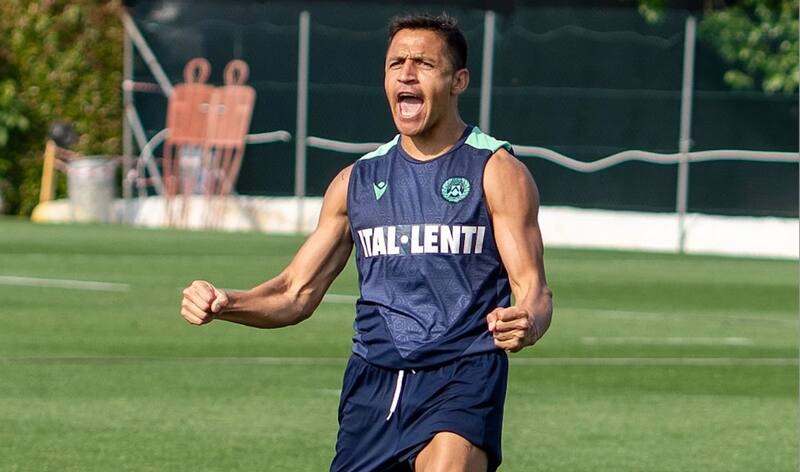 El chileno, festejando un gol en la que pudo ser su última semana de entrenamientos con Udinese. Foto: Facebook Udinese Calcio