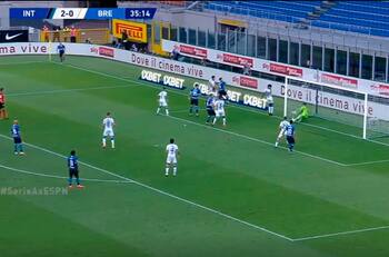 ¡Era lo que faltaba! Casi gol olímpico de Alexis Sánchez