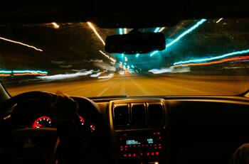 Tanto para conductores como peatones: Evita accidentes de tránsito por falta de luz siguiendo estos consejos