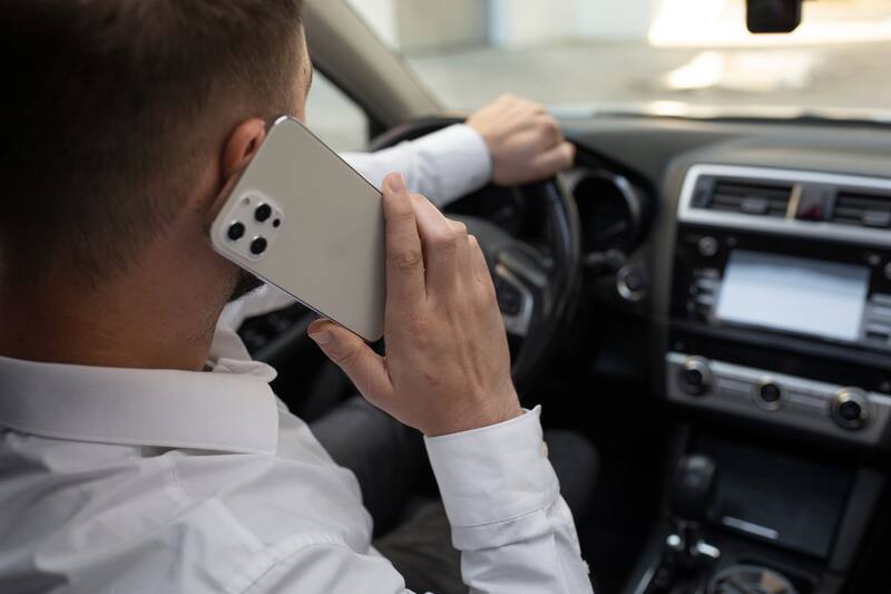 Desde el 2021, la modificación a la Ley de Tránsito con la Ley No Chat aumentó las sanciones contra quienes incurran en esta conducta.