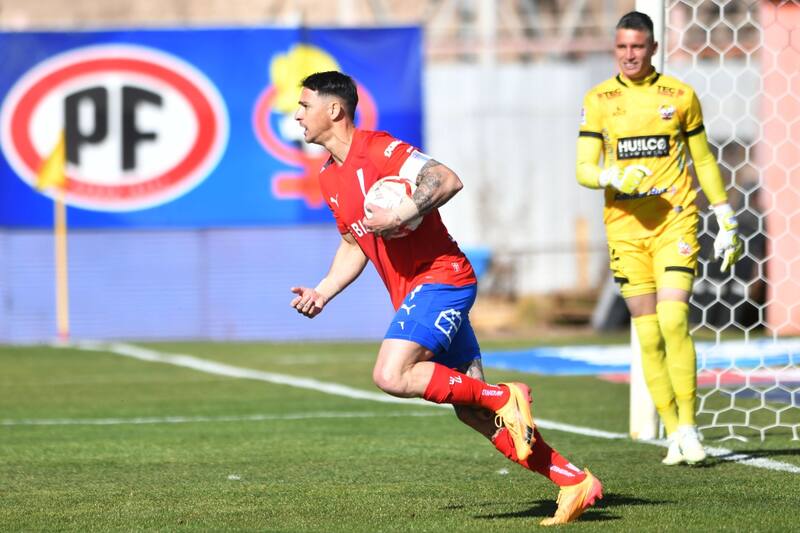 Fernando Zampedri está a dos goles de ser el máximo goleador de la UC. Foto: Agencia Aton.