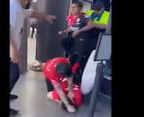 VIDEO | ¡Quedó la escoba! Hinchas mexicanos desatan el caos con batalla campal en Estados Unidos