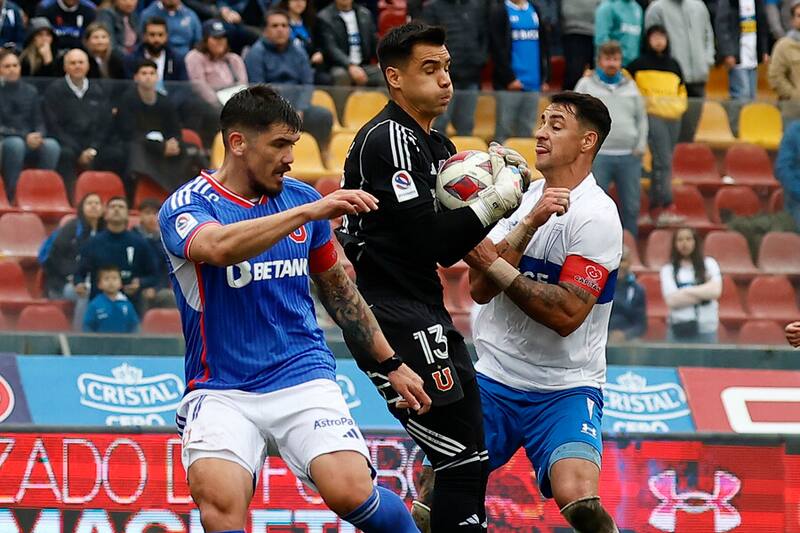 Luis Casanova, Cristopher Toselli y Fernando Zampedri en el último partido entre la U y la UC. Foto: Aton.