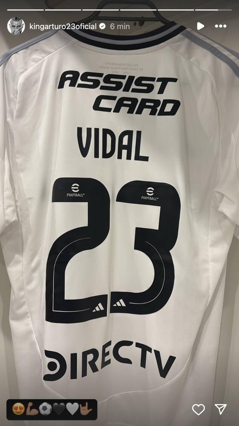 Arturo Vidal y su camiseta número 23 de Colo Colo.