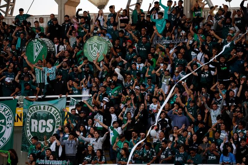 Los hinchas del elenco caturro. Foto: Agencia Aton.