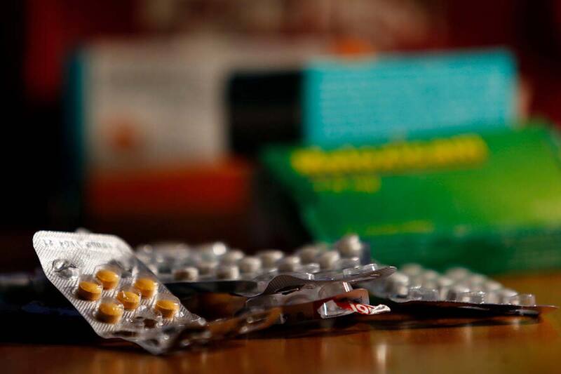 Para cuidarlos, debemos considerar el lugar donde los almacenamos y su caducidad.