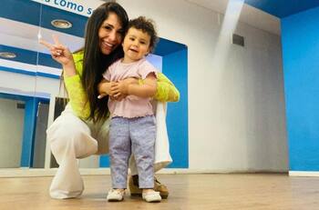 "Igual a la mamá": Hija de Yamna Lobos enternece las redes con particular baile