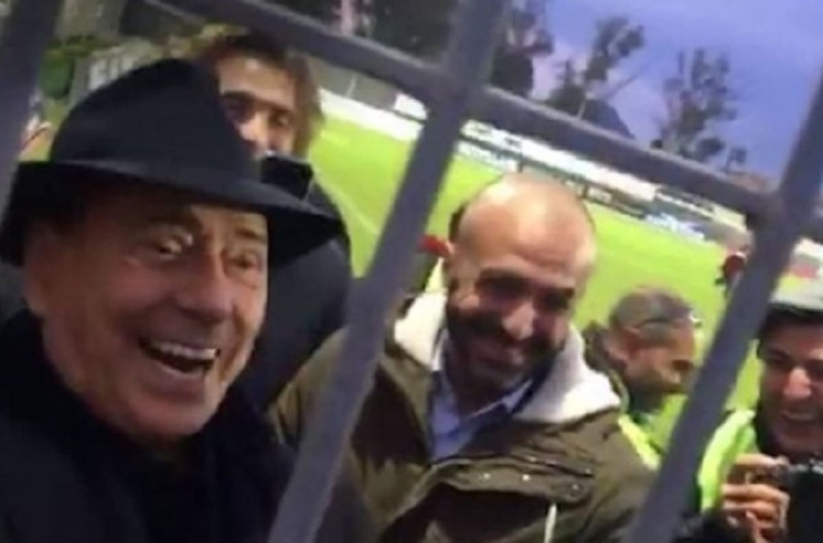 Silvio Berlusconi: "Ahora los dejo que debo irme de p..."